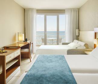 Triple room with sea views hotel ilunion fuengirola Triple room with sea views hotel ilunion fuengirola
