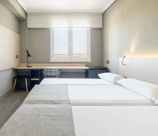 Premium double room + extra bed (3 adults) hotel ilunion las lomas mérida Premium double room + extra bed (3 adults) hotel ilunion las lomas mérida