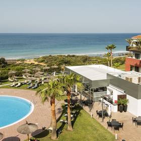 Swimming pool hotel ilunion calas de conil conil de la frontera Swimming pool hotel ilunion calas de conil conil de la frontera