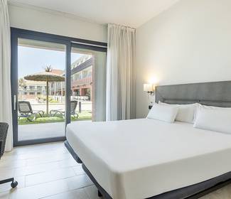 Disabled accessible room Hotel ILUNION Calas de Conil Conil de la Frontera Disabled accessible room Hotel ILUNION Calas de Conil Conil de la Frontera