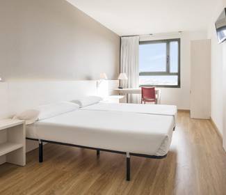 Corporate single room Hotel ILUNION Valencia 3 Corporate single room Hotel ILUNION Valencia 3