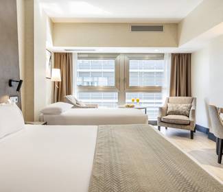 Triple room Hotel ILUNION Málaga Triple room Hotel ILUNION Málaga