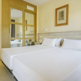 Double room aparthotel ilunion sancti petri cádiz Double room aparthotel ilunion sancti petri cádiz