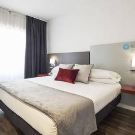 Room ilunion suites madrid Hotel ILUNION Suites Madrid Room ilunion suites madrid Hotel ILUNION Suites Madrid