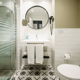Bathroom hotel ilunion bilbao Bathroom hotel ilunion bilbao
