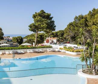 Swimming pool hotel ilunion menorca cala galdana Swimming pool hotel ilunion menorca cala galdana