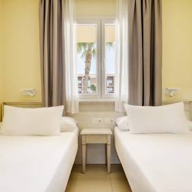 Double room aparthotel ilunion sancti petri cádiz Double room aparthotel ilunion sancti petri cádiz