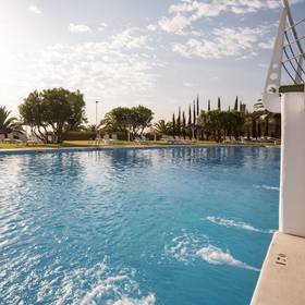 Swimming pool Hotel ILUNION Alcora Sevilla Seville Swimming pool Hotel ILUNION Alcora Sevilla Seville