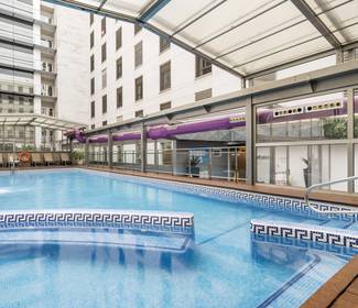 Outdoor and indoor swimming pool Hotel ILUNION Málaga