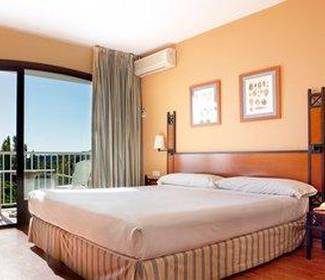 Rooms with patio Hotel ILUNION Caleta Park S'Agaró