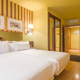 Room Hotel ILUNION Les Corts Spa Barcelona Room Hotel ILUNION Les Corts Spa Barcelona