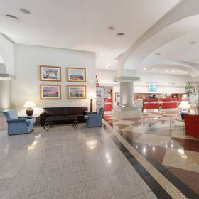 Lobby Hotel ILUNION Les Corts Spa Barcelona Lobby Hotel ILUNION Les Corts Spa Barcelona