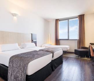 Triple room Hotel ILUNION Aqua 4 Valencia Triple room Hotel ILUNION Aqua 4 Valencia