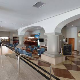 Lobby Hotel ILUNION Les Corts Spa Barcelona Lobby Hotel ILUNION Les Corts Spa Barcelona