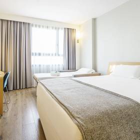 Triple room ilunion valencia hotel ilunion valencia 4 Triple room ilunion valencia hotel ilunion valencia 4