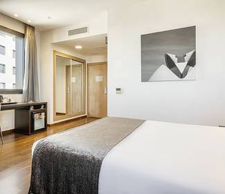 Disabled accessible room Hotel ILUNION Aqua 4 Valencia Disabled accessible room Hotel ILUNION Aqua 4 Valencia