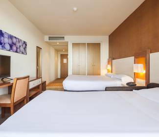 Triple room with sea views Triple room with sea views