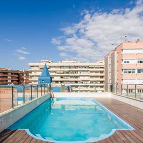 Swimming pool Hotel ILUNION Les Corts Spa Barcelona Swimming pool Hotel ILUNION Les Corts Spa Barcelona