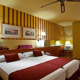 Room Hotel ILUNION Les Corts Spa Barcelona Room Hotel ILUNION Les Corts Spa Barcelona