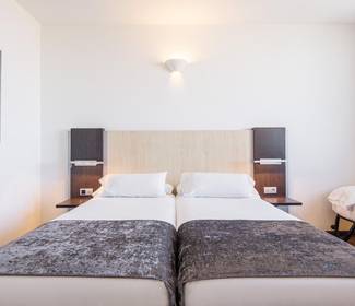 Triple room Hotel ILUNION Aqua 4 Valencia Triple room Hotel ILUNION Aqua 4 Valencia