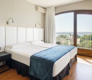 Double room with sea views upstairs Hotel ILUNION Caleta Park S'Agaró