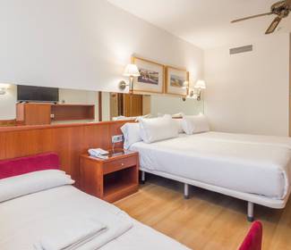 Triple room Hotel ILUNION Les Corts Spa Barcelona