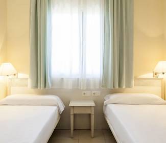 Two bedroom apartment with garden access Aparthotel ILUNION Sancti Petri Cádiz Two bedroom apartment with garden access Aparthotel ILUNION Sancti Petri Cádiz