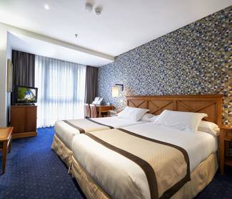 Standard double room ilunion san sebastián hotel Standard double room ilunion san sebastián hotel