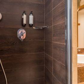 Bathroom Hotel ILUNION Les Corts Spa Barcelona Bathroom Hotel ILUNION Les Corts Spa Barcelona