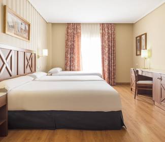 Standard triple room hotel ilunion alcora sevilla seville Standard triple room hotel ilunion alcora sevilla seville