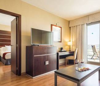 Junior suite harbour view Hotel ILUNION Málaga Junior suite harbour view Hotel ILUNION Málaga