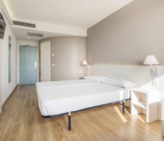 Corporate single room Hotel ILUNION Valencia 3