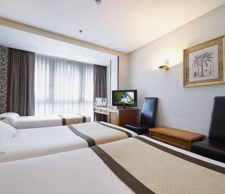 Triple room with terrace (2 adults + 1 child) ilunion san sebastián hotel Triple room with terrace (2 adults + 1 child) ilunion san sebastián hotel
