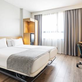 Accesible room ilunion valencia hotel ilunion valencia 4 Accesible room ilunion valencia hotel ilunion valencia 4