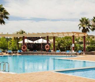 Swimming pool Hotel ILUNION Golf Badajoz Swimming pool Hotel ILUNION Golf Badajoz
