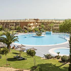 Swimming pool aparthotel ilunion sancti petri cádiz Swimming pool aparthotel ilunion sancti petri cádiz