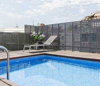 Swimming pool Hotel ILUNION Auditori Barcelona Swimming pool Hotel ILUNION Auditori Barcelona