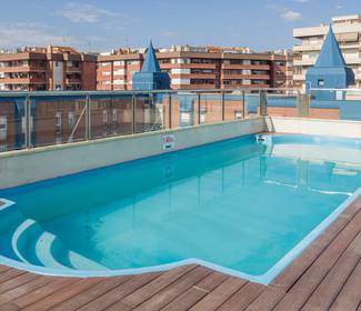 Rooftop swimming pool Hotel ILUNION Les Corts Spa Barcelona