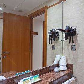 Bathroom Hotel ILUNION Les Corts Spa Barcelona Bathroom Hotel ILUNION Les Corts Spa Barcelona