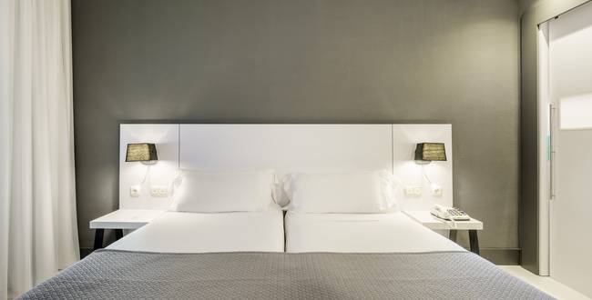 ACCESSIBLE ROOM ILUNION VALENCIA 3 ACCESSIBLE ROOM ILUNION VALENCIA 3