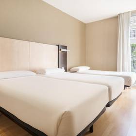 Triple room ilunion auditori Hotel ILUNION Auditori Barcelona Triple room ilunion auditori Hotel ILUNION Auditori Barcelona