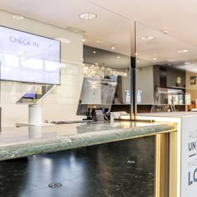 Reception hotel ilunion pío xii madrid Reception hotel ilunion pío xii madrid