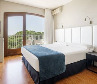 Double room with sea views Hotel ILUNION Caleta Park S'Agaró