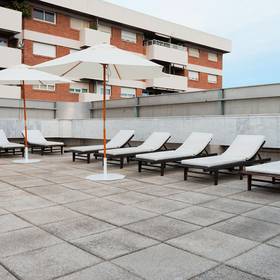 Swimming pool Hotel ILUNION Les Corts – Spa Barcelona