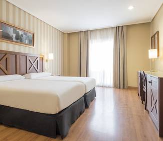 Standard double room hotel ilunion alcora sevilla seville Standard double room hotel ilunion alcora sevilla seville