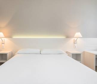 Double room Hotel ILUNION Valencia 3 Double room Hotel ILUNION Valencia 3