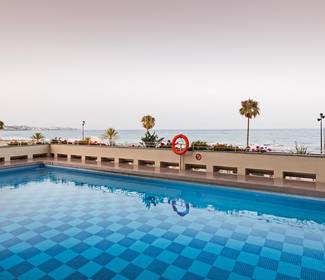 Swimming pool hotel ilunion fuengirola Swimming pool hotel ilunion fuengirola