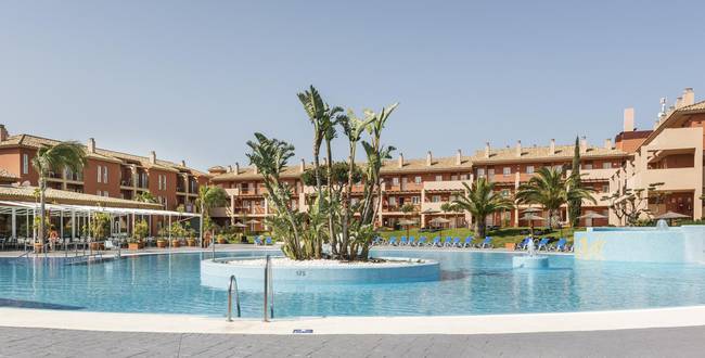 Swimming pool aparthotel ilunion sancti petri cádiz Swimming pool aparthotel ilunion sancti petri cádiz