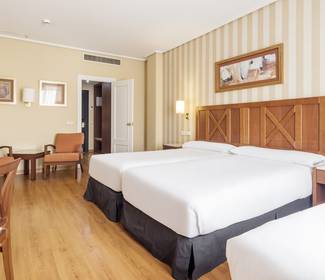 Standard triple room hotel ilunion alcora sevilla seville Standard triple room hotel ilunion alcora sevilla seville