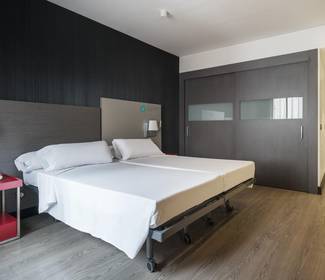 Accessible room Hotel ILUNION Suites Madrid